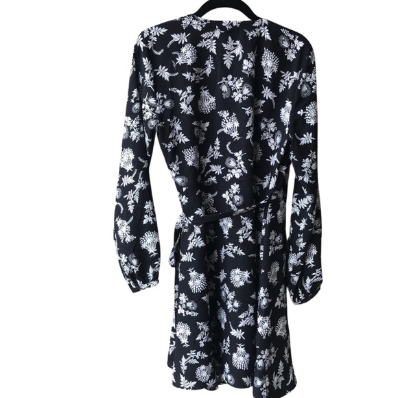 Loft Black and White Wrap Dress Sz 4 NWT - Picture 4 of 4